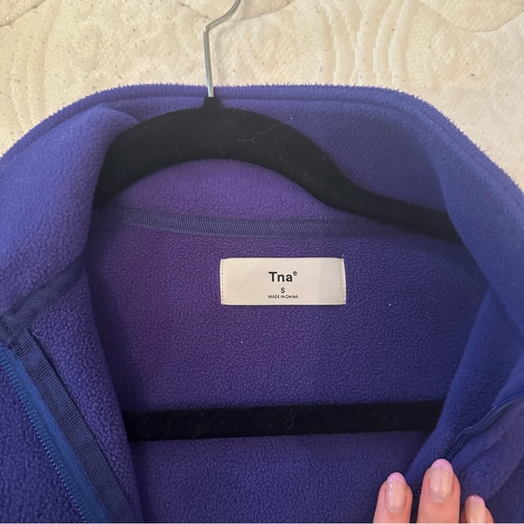 Aritzia TNA Polar half zip - Picture 2 of 3